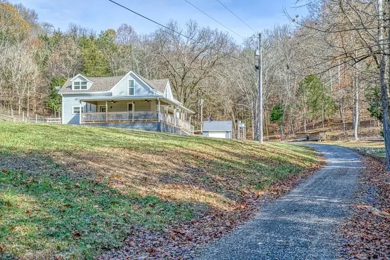 390 Taylor Hollow Ln, Gainesboro, TN 38562 - Image #1