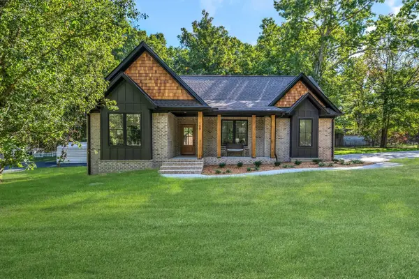 109 Brazzell Ave, Dickson, TN 37055