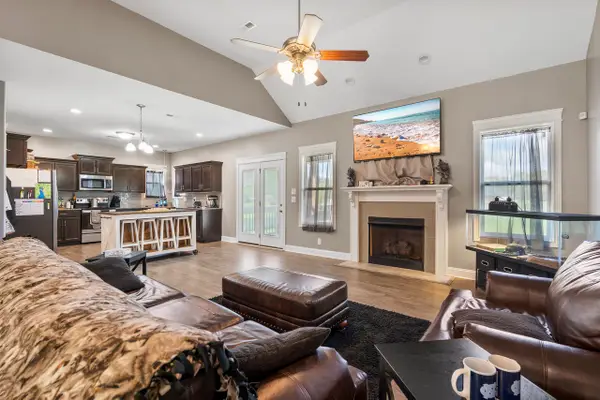 2950 Jim Taylor Rd, Woodlawn, TN 37191