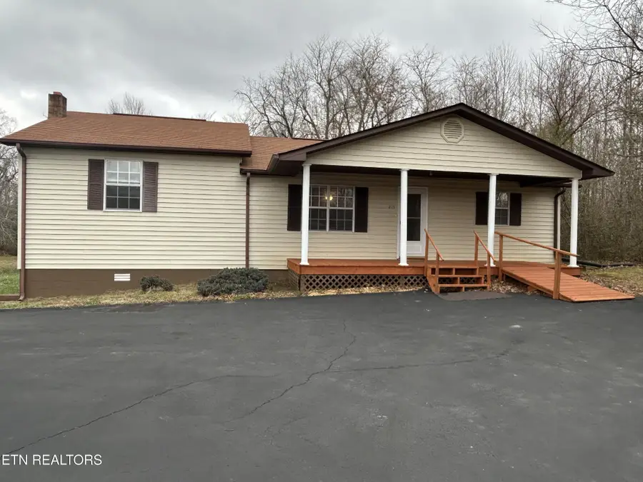 219 N Crabtree St, Jamestown, TN 38556 - Image #2