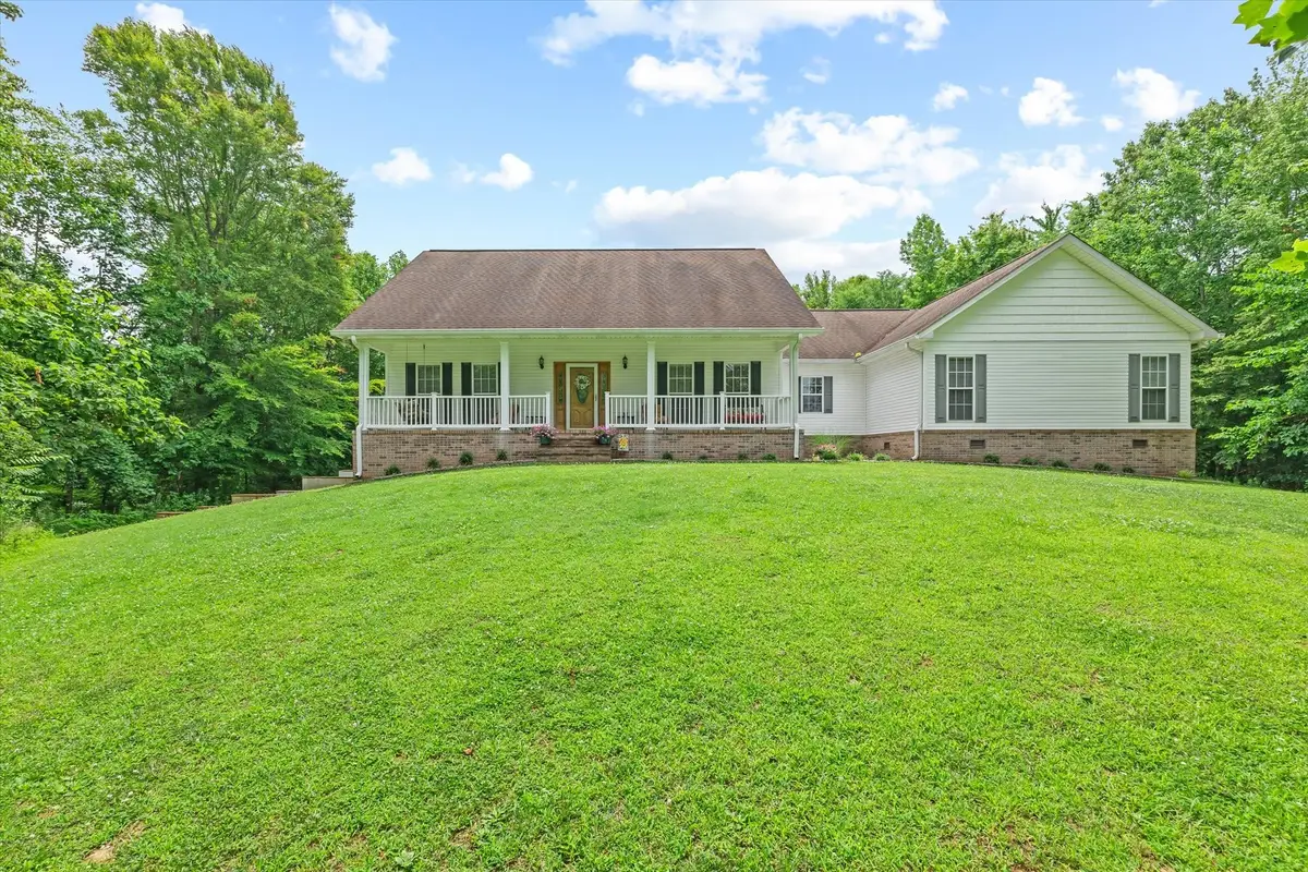 5546 Old Kentucky Rd, Byrdstown, TN 38549 - Image #1