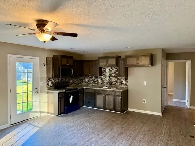 404 Spruce Alley, Tullahoma, TN 37388 - Image #3