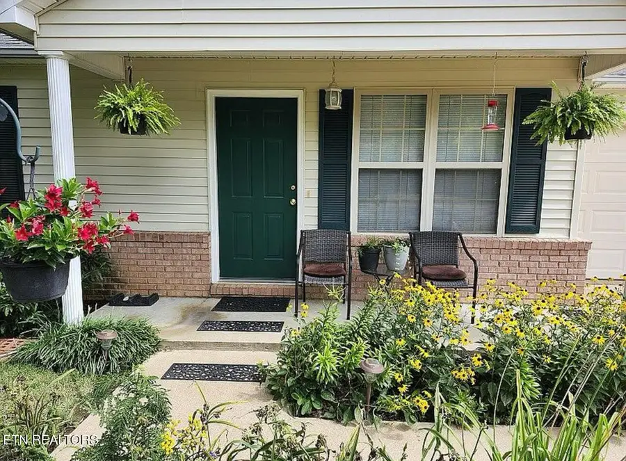 76 Village St, Dyersburg, TN 38024 - Image #2