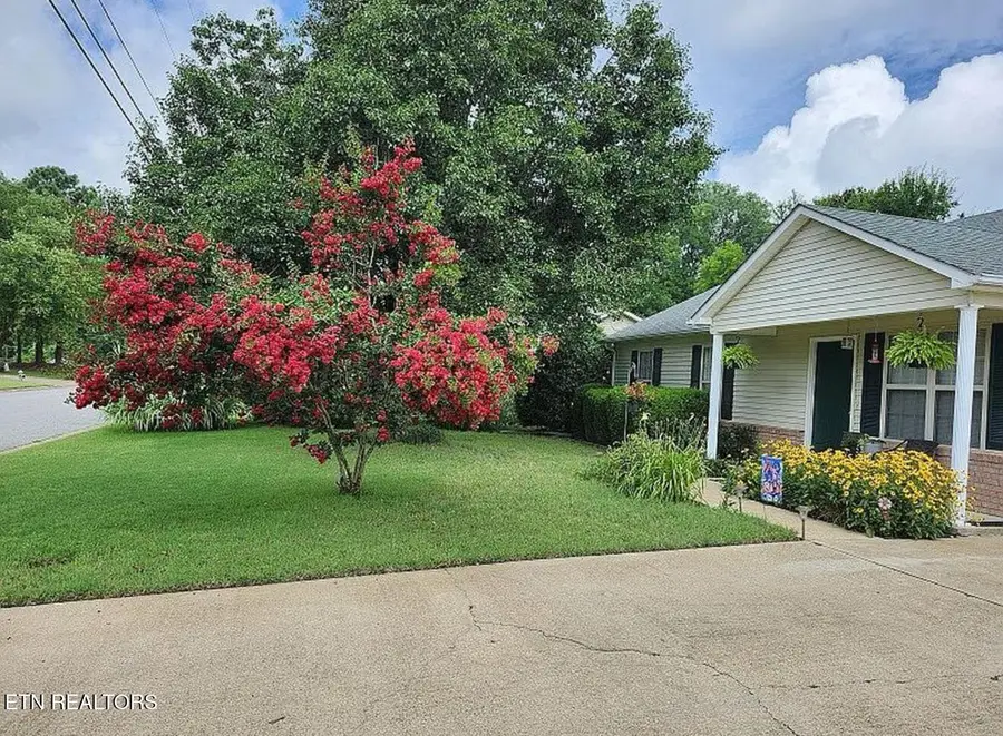 76 Village St, Dyersburg, TN 38024 - Image #3