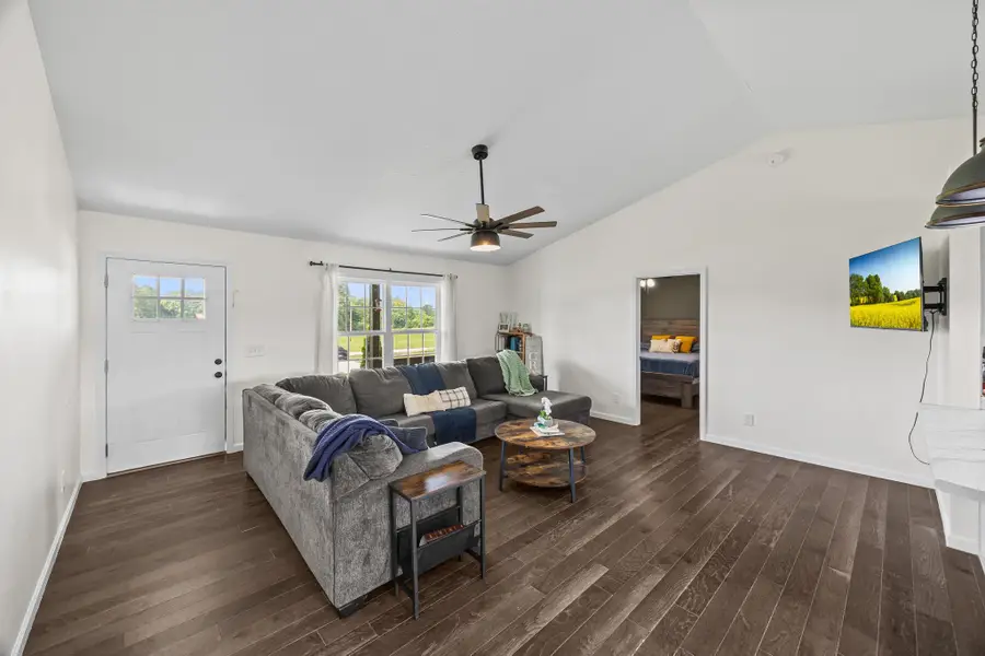 13723 Old Kentucky Rd, Walling, TN 38587 - Image #2