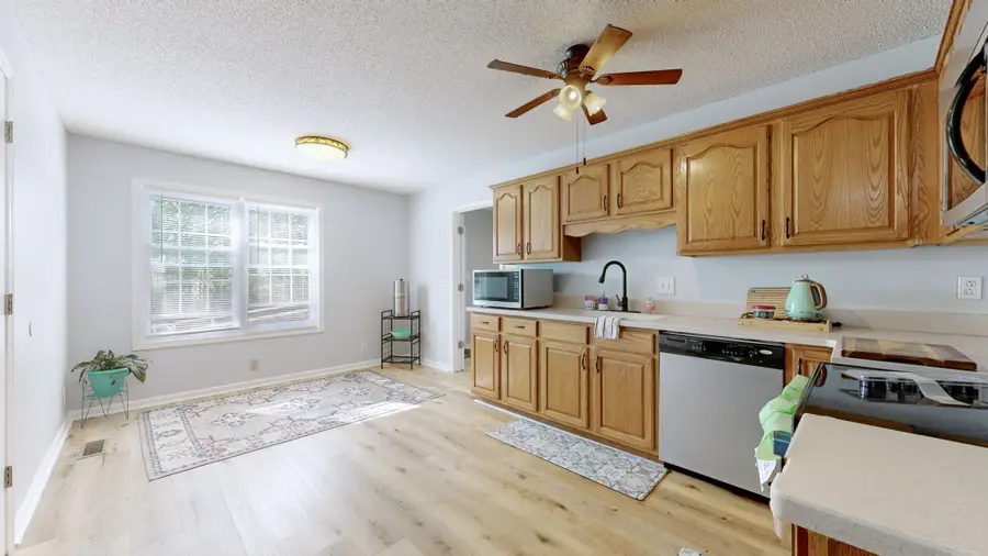 628 Ashley Oaks Dr, Clarksville, TN 37042 - Image #3