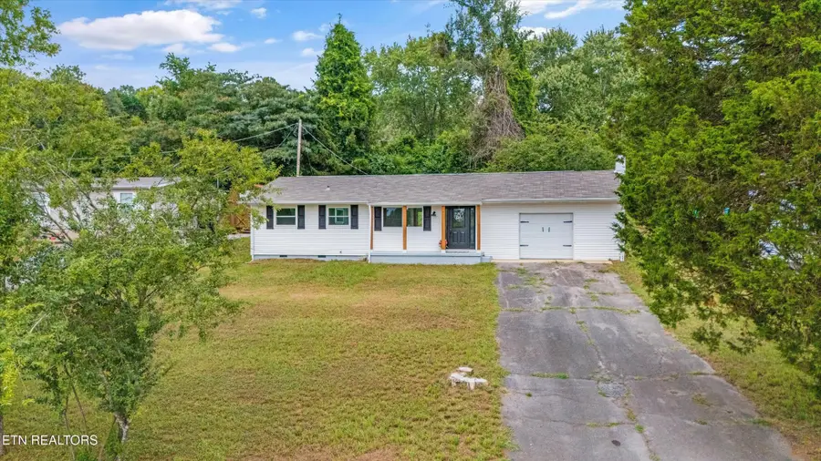 312 Lakeview Rd, Harriman, TN 37748 - Image #2