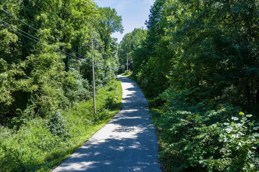 484 S Plantation Dr, Cookeville, TN 38506 - Image #2