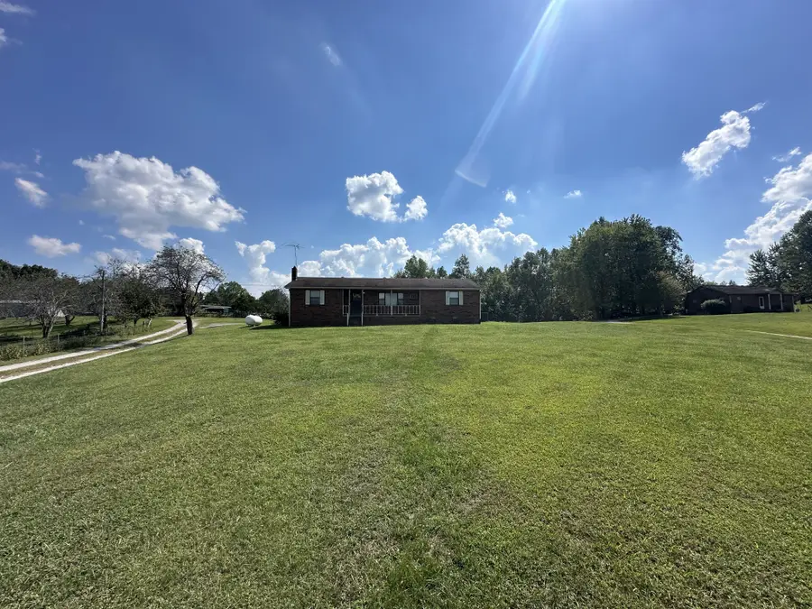 552 Pea Ridge Rd, Chestnut Mound, TN 38552 - Image #2