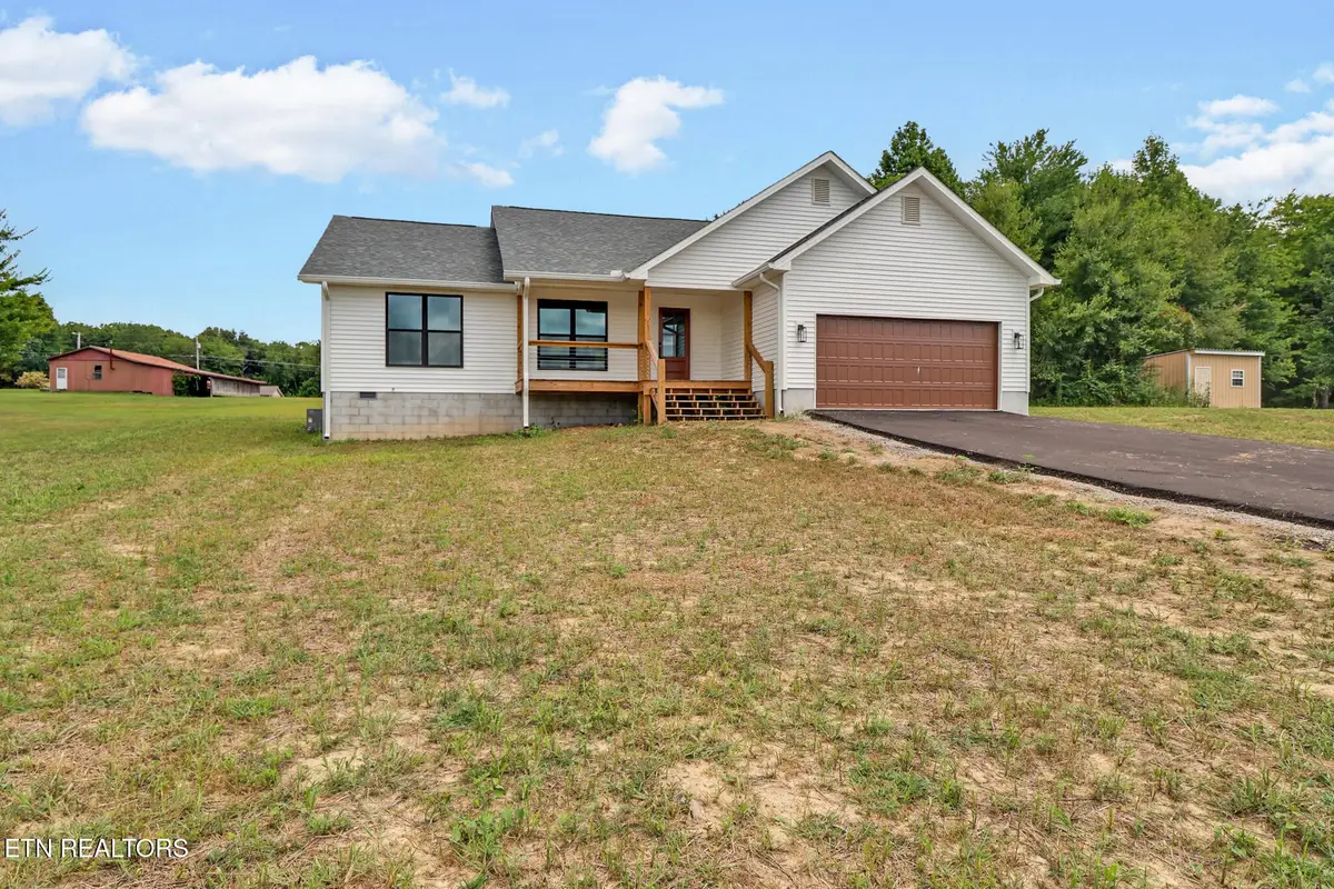 121 Willow Lake Drive, Jamestown, TN 38556 - Image #1