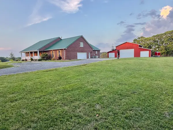 399 Edgar Meeks Rd, Burns, TN 37029