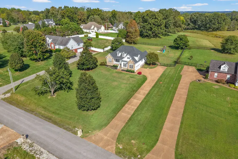 132 Shady Oak Dr, Dickson, TN 37055 - Image #3