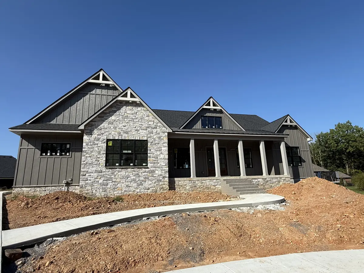 879 Shady Bluff Trl, Clarksville, TN 37043 - Image #1