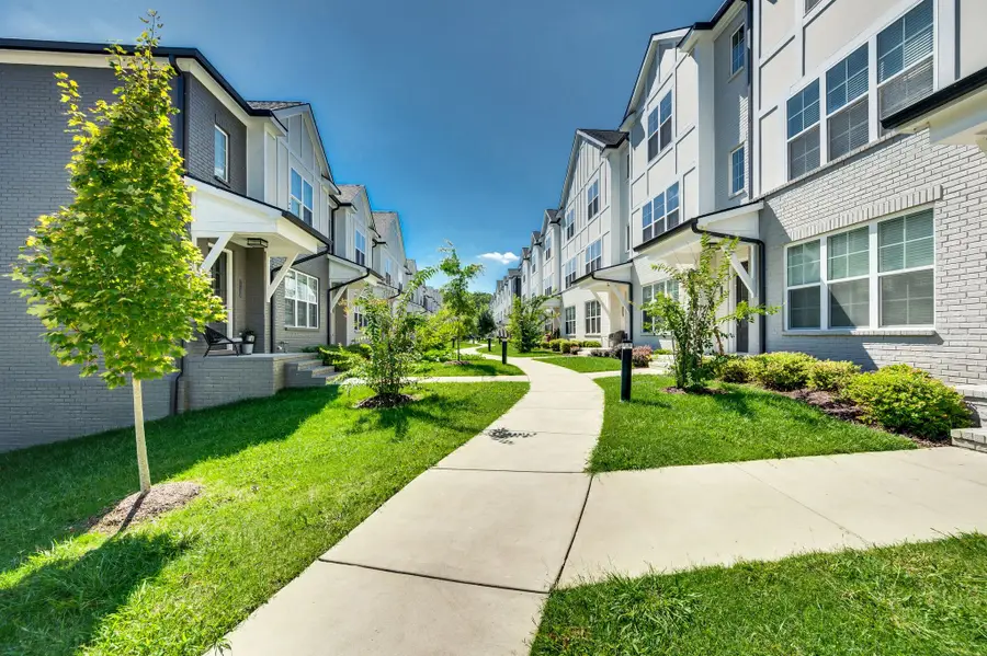 7106 Westside Cir, Nashville, TN 37205 - Image #2