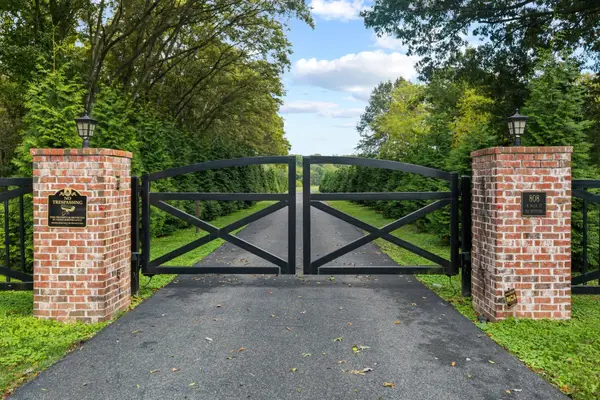 808 N Main St, Mount Pleasant, TN 38474