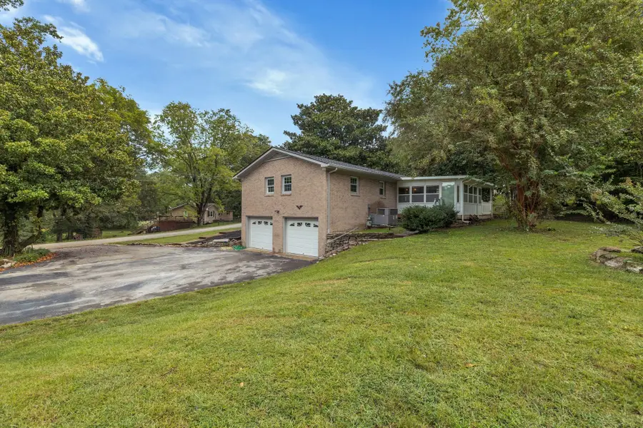 303 Lake Dr, Columbia, TN 38401 - Image #3
