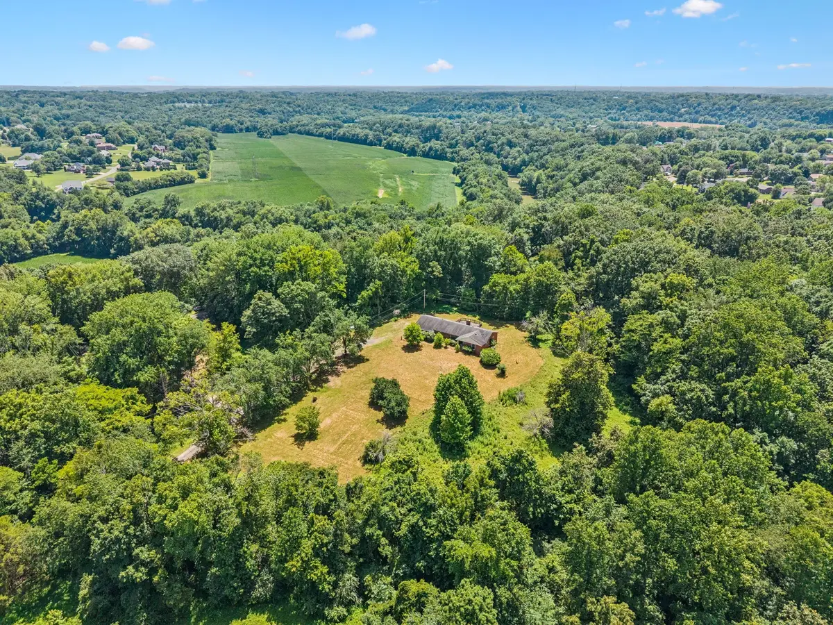 542 Woodland Dr, Clarksville, TN 37043 - Image #1