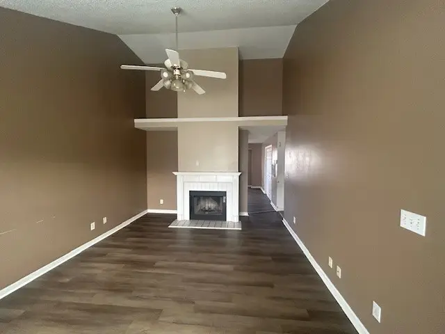 221 Grassmire Dr, Clarksville, TN 37042 - Image #2