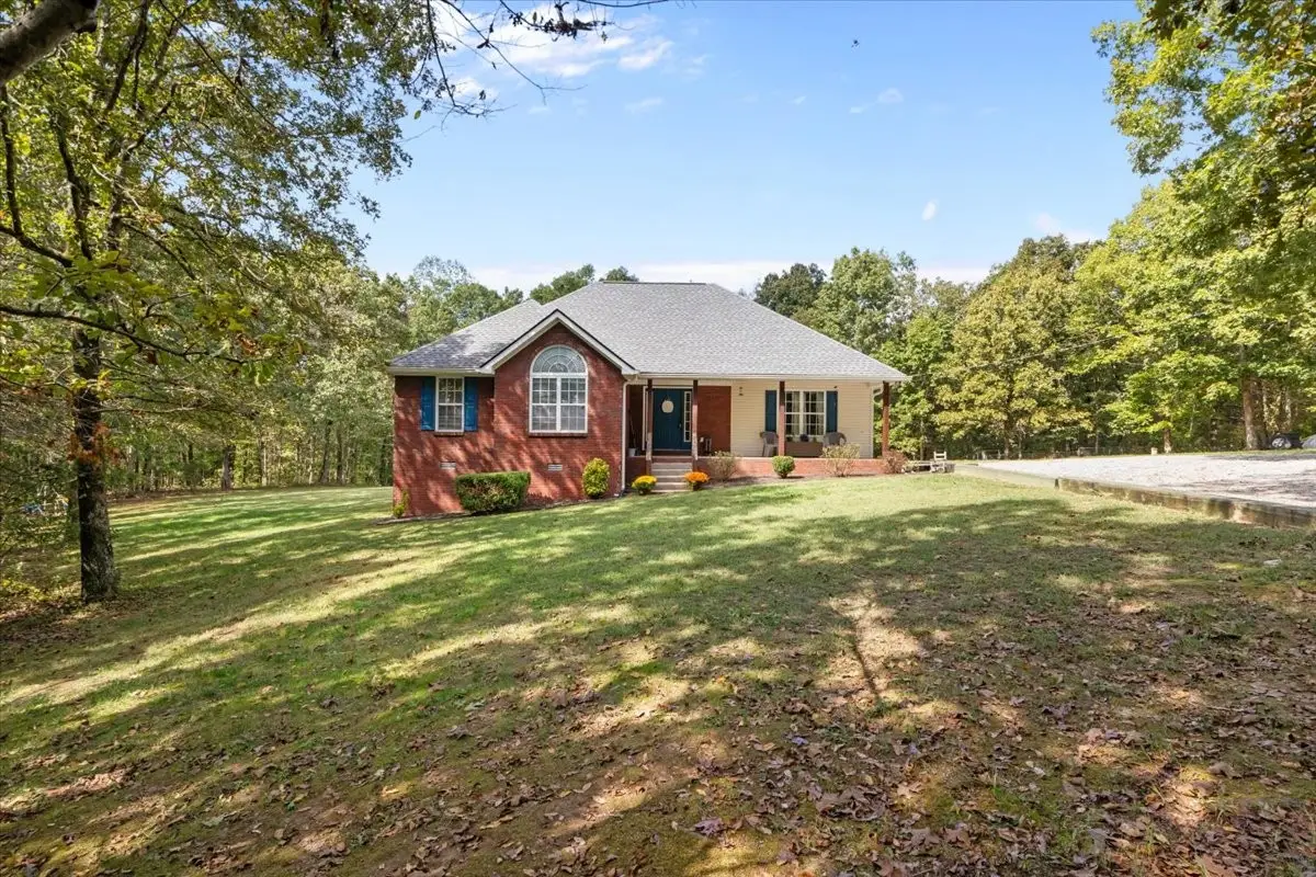 210 Th Hooper Ln, Mc Ewen, TN 37101 - Image #1