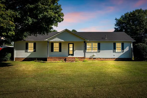 145 Hawkins Dr, Smithville, TN 37166