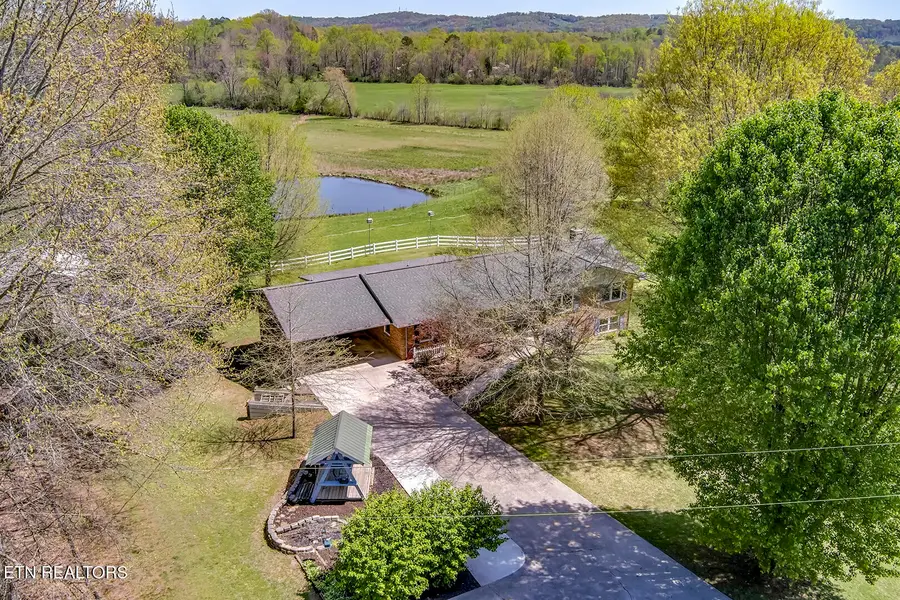 823 Old Harriman Hwy, Oliver Springs, TN 37840 - Image #2
