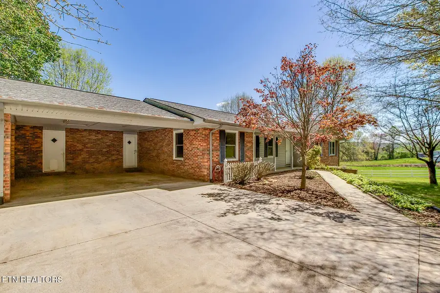 823 Old Harriman Hwy, Oliver Springs, TN 37840 - Image #3