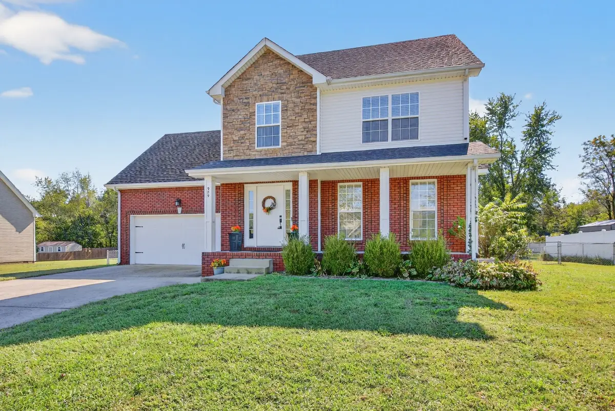 989 Ernest Stewart Dr, Clarksville, TN 37042 - Image #1