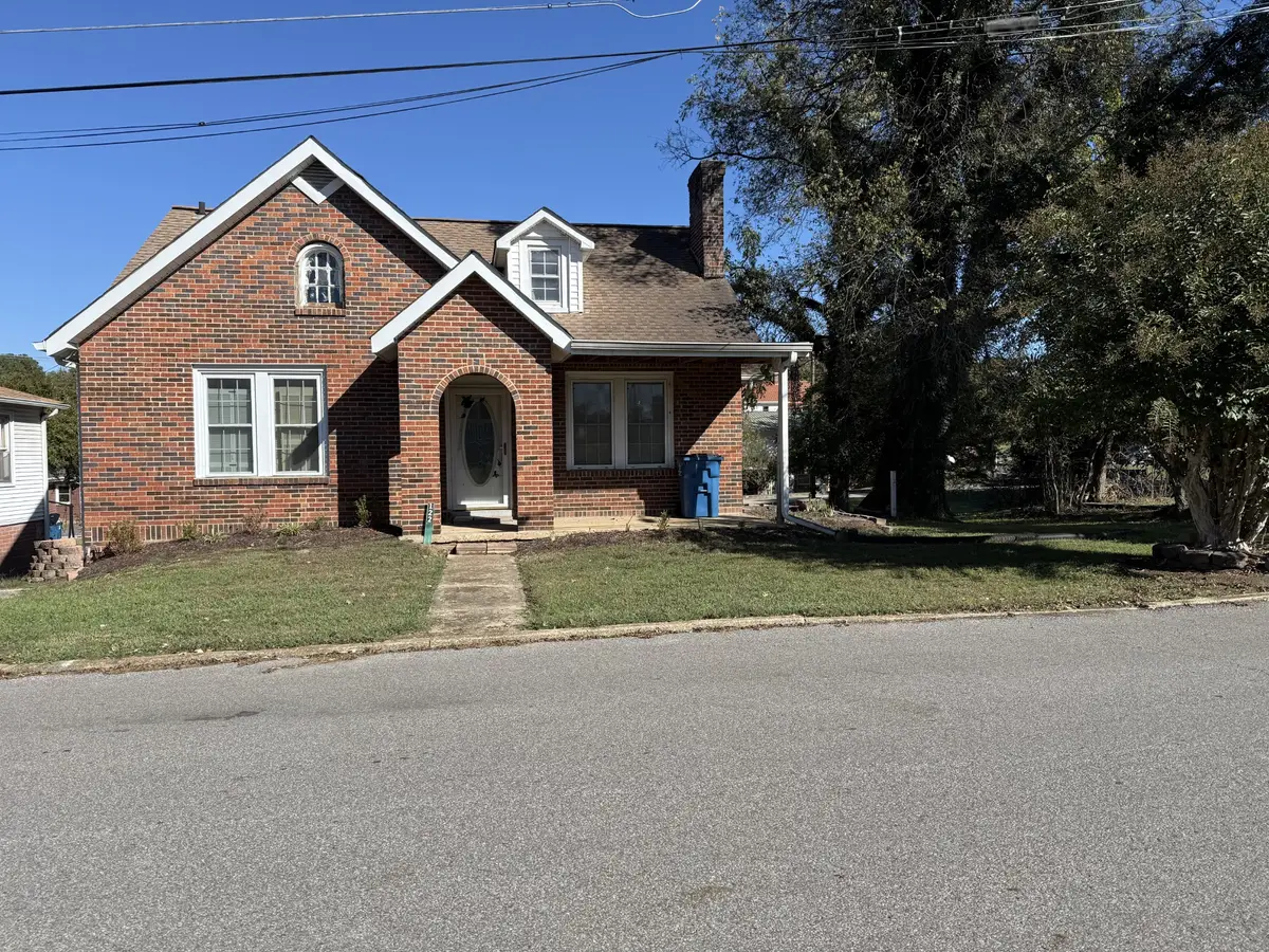 122 W Lake St, Camden, TN 38320 - Image #1