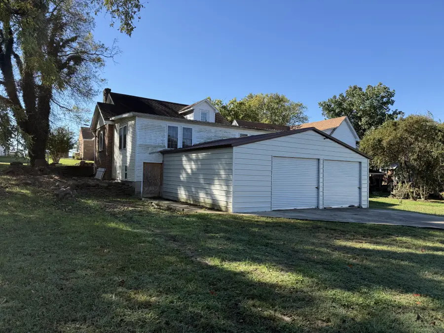 122 W Lake St, Camden, TN 38320 - Image #2