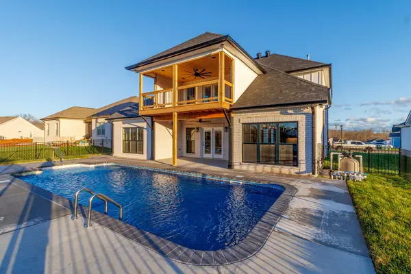 422 Lowline Dr, Clarksville, TN 37043