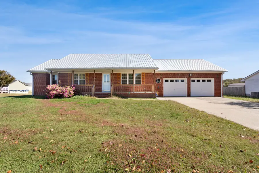 677 Edgefield Dr, Hohenwald, TN 38462 - Image #2