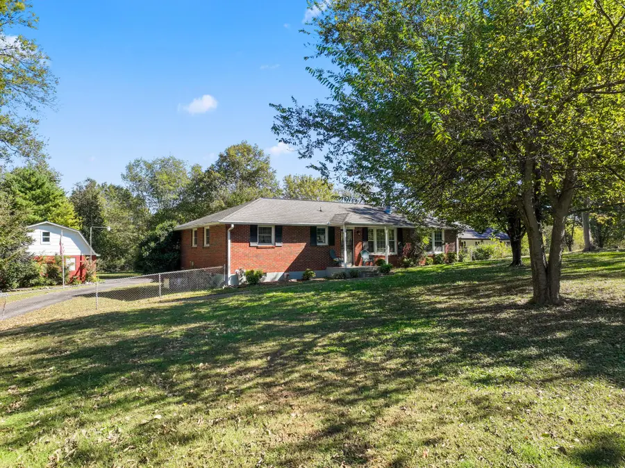 145 Woody Thomas Dr, La Vergne, TN 37086 - Image #2