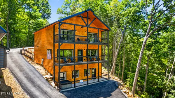 206 S Smoky Mountain Way, Sevierville, TN 37876