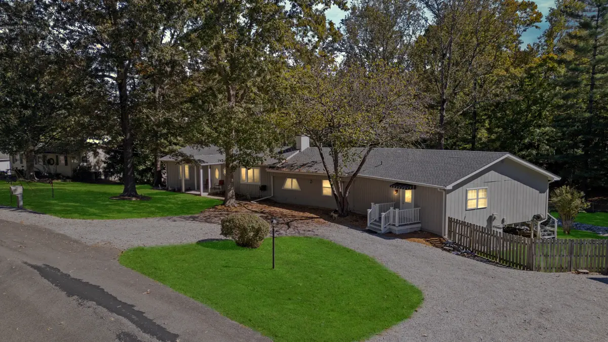 585 Lakeway Dr, Murray, KY 42071 - Image #1