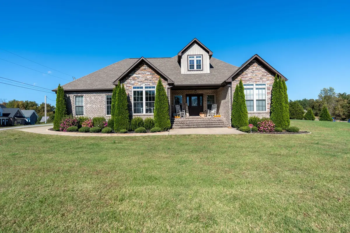 562 Double Eagle Dr, Summertown, TN 38483 - Image #1