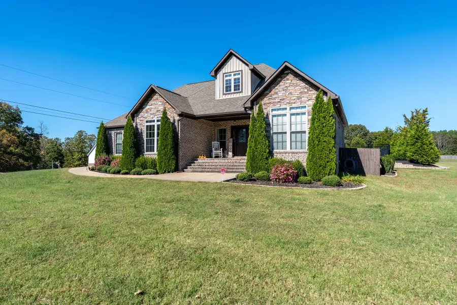 562 Double Eagle Dr, Summertown, TN 38483 - Image #2
