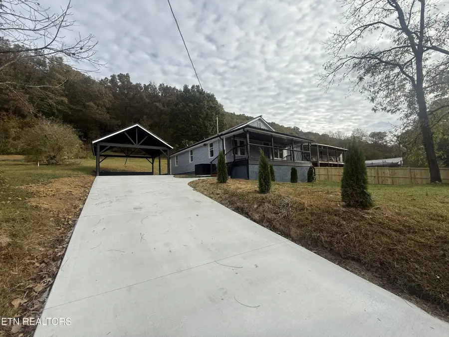 220 Walden Ave, Oliver Springs, TN 37840 - Image #2