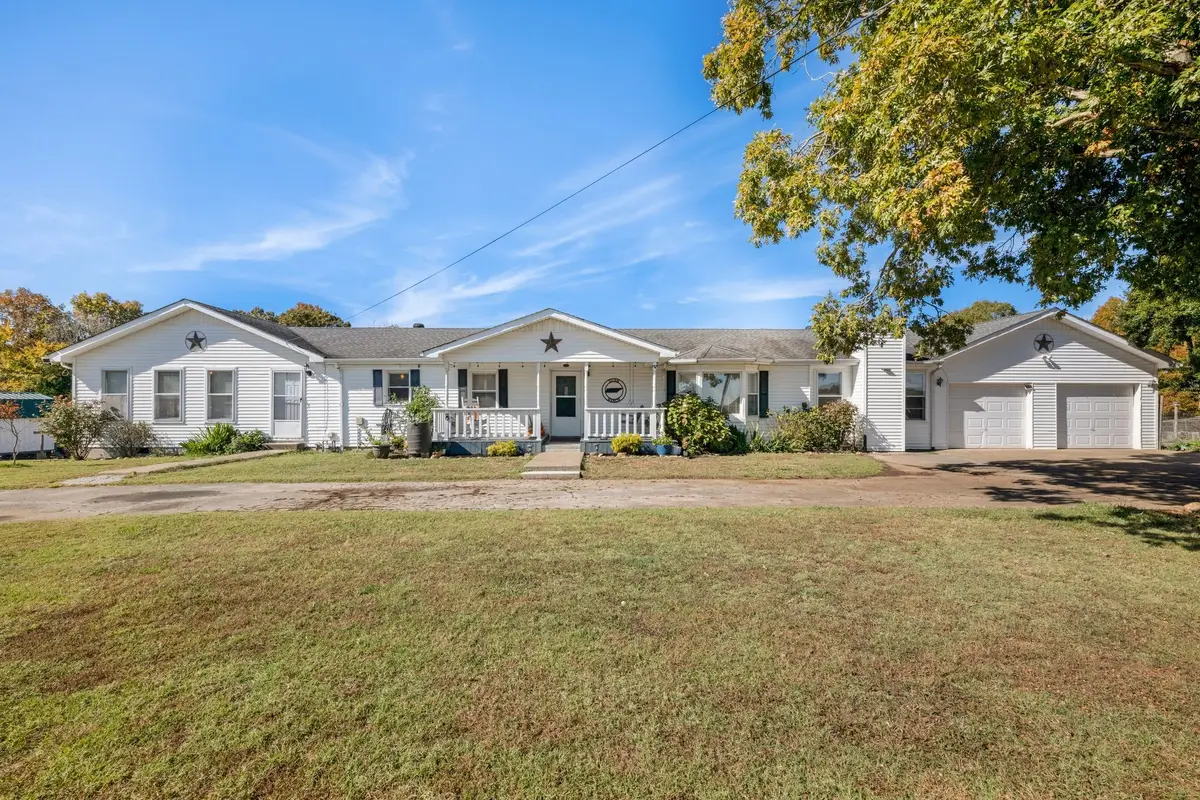 1971 Ridge Rd, Mc Ewen, TN 37101 - Image #1