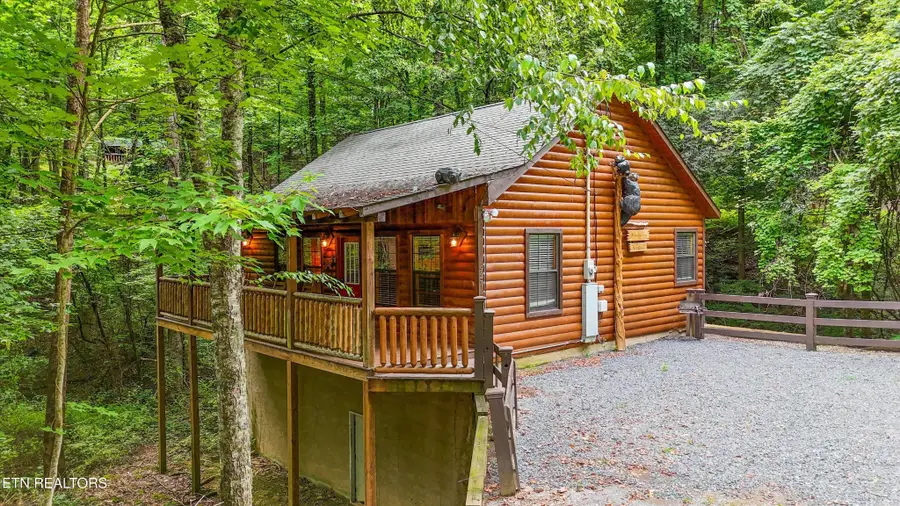 927 Stone Tr, Sevierville, TN 37876 - Image #2