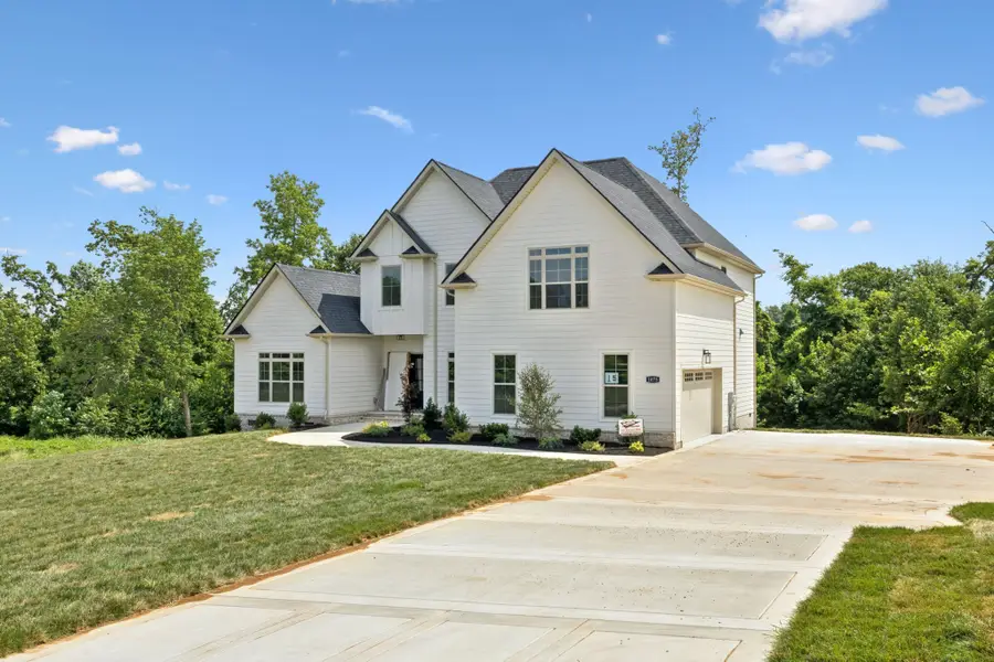 1075 Linder Ridge Rd, Woodlawn, TN 37191 - Image #2