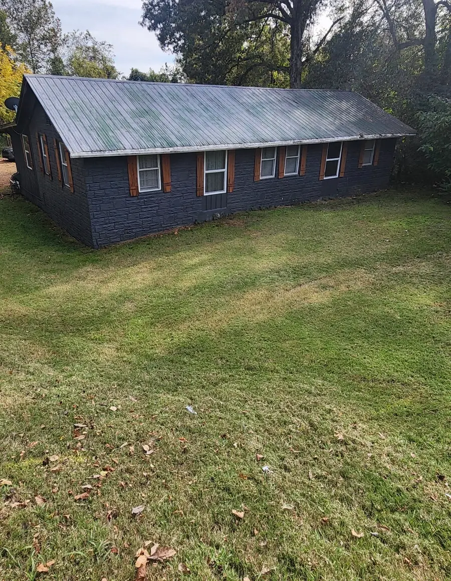 920 Broadway Ave, New Johnsonville, TN 37134 - Image #2