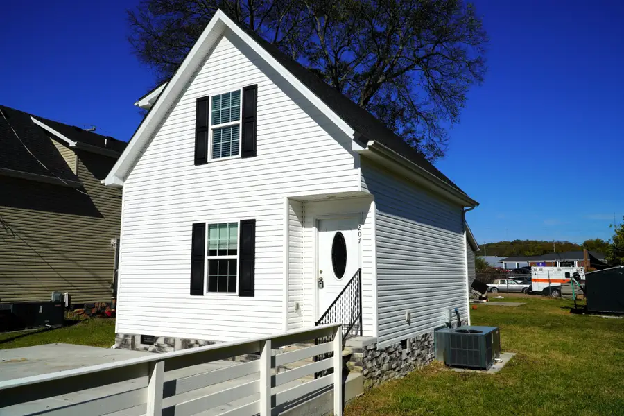 207 Campbell St W, Fayetteville, TN 37334 - Image #2
