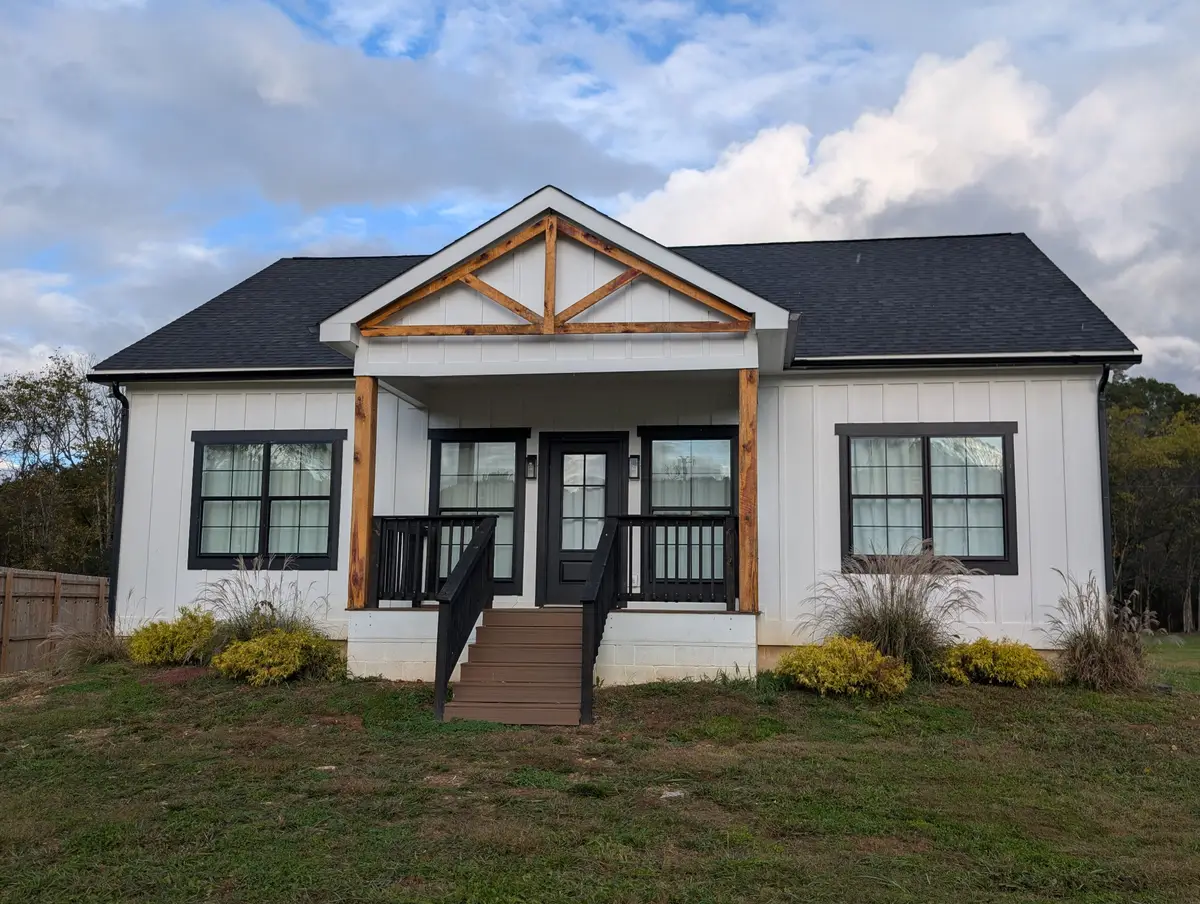 138 Pawnee Dr, Bradyville, TN 37026 - Image #1