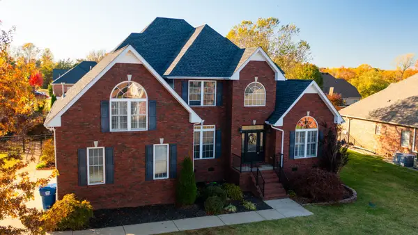 879 Iron Wood Cir, Clarksville, TN 37043