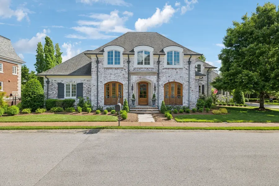 114 Middleton Cir, Nashville, TN 37215 - Image #2
