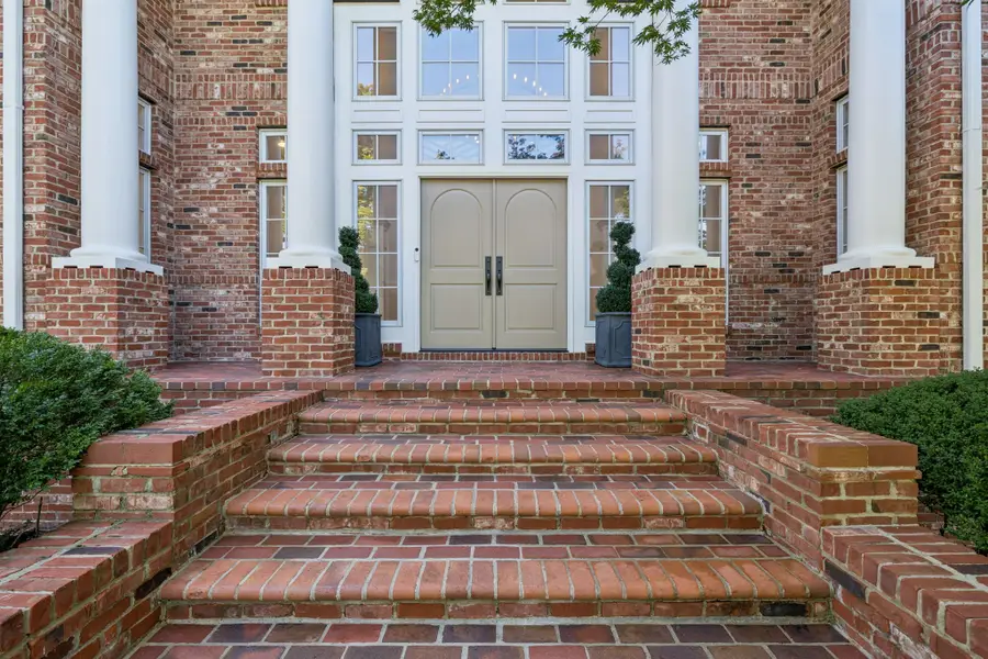 209 Woodford Pl, Nashville, TN 37215 - #3