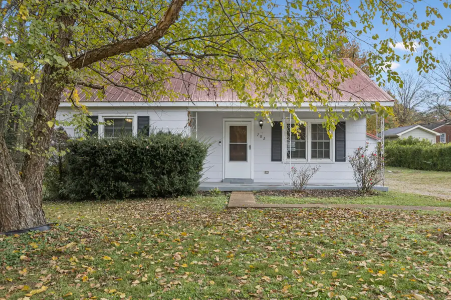 702 Royal Oaks Dr, Columbia, TN 38401 - Image #2