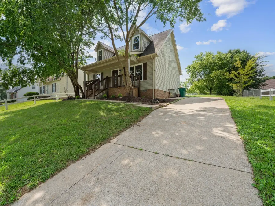 210 Mark Spitz Dr, Clarksville, TN 37042 - Image #3