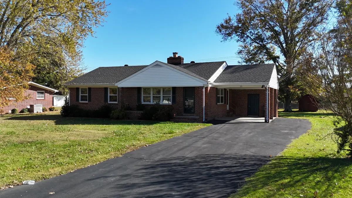 121 N Hills Dr, McMinnville, TN 37110 - Image #1