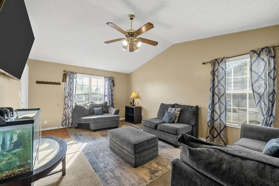 332 Pioneer Dr, Oak Grove, KY 42262 - Image #2